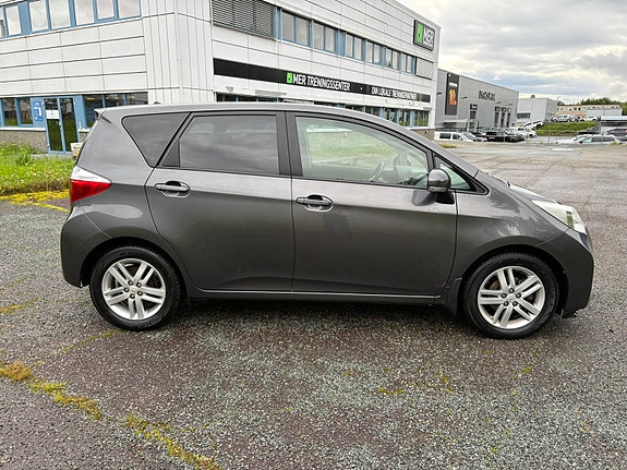 Toyota Verso-S 7 of 30