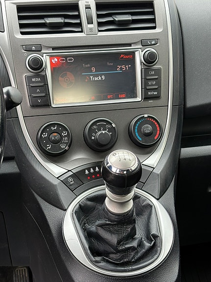 Toyota Verso-S 13 of 30