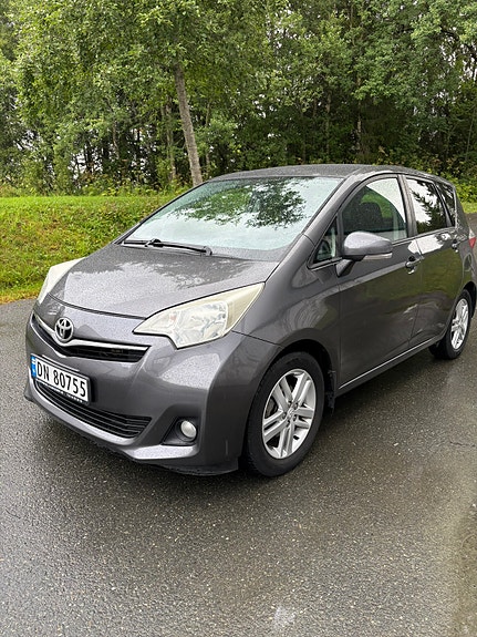 Toyota Verso-S 24 of 30
