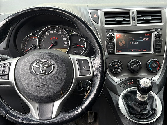Toyota Verso-S 30 of 30