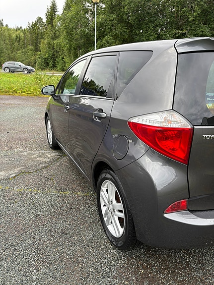 Toyota Verso-S 2 of 30