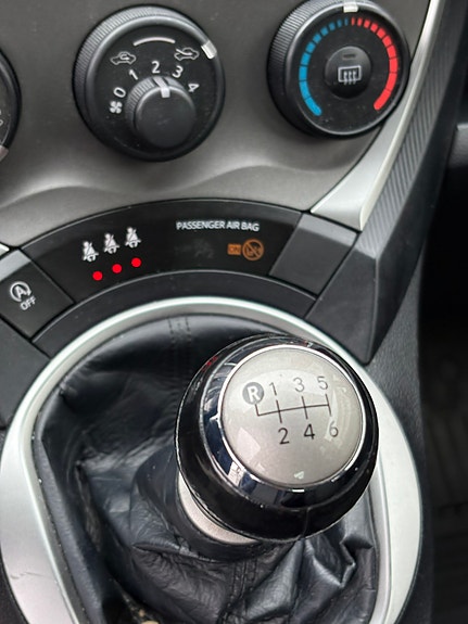 Toyota Verso-S 14 of 30