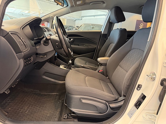 Kia Rio 7 of 9
