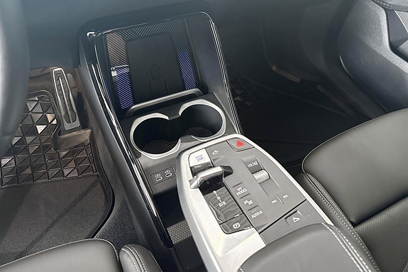 BMW iX2 10 of 15
