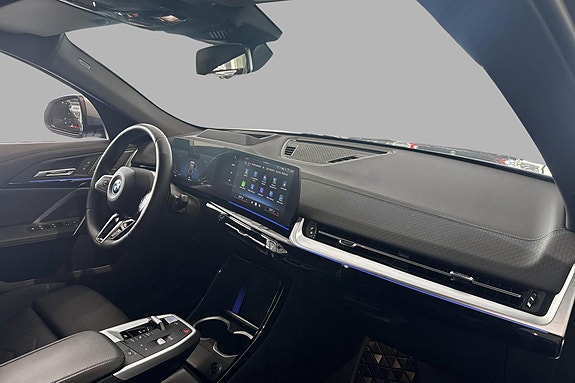 BMW iX2 13 of 15