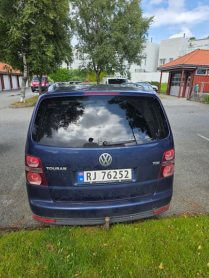 Volkswagen Touran 3 of 10