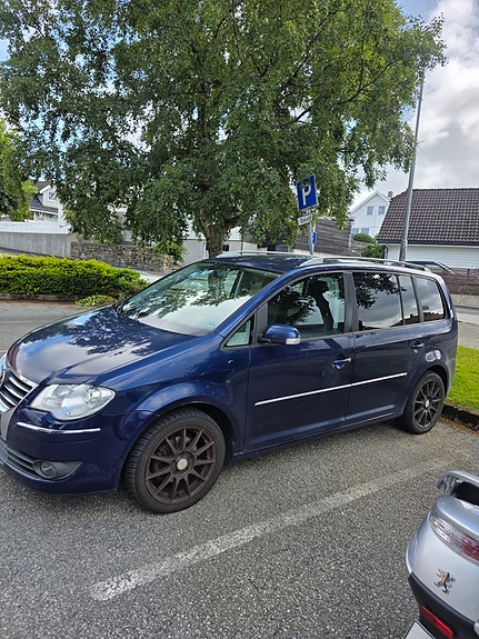 Volkswagen Touran 4 of 10