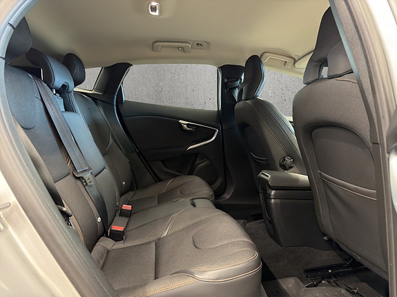 Volvo V40 Cross Country 8 of 17