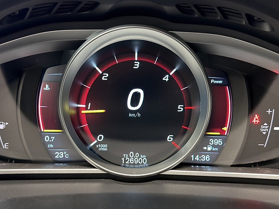 Volvo V40 Cross Country 14 of 17