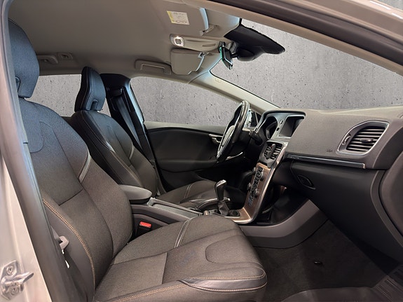 Volvo V40 Cross Country 7 of 17