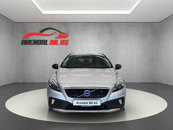 Volvo V40 Cross Country 2 of 17
