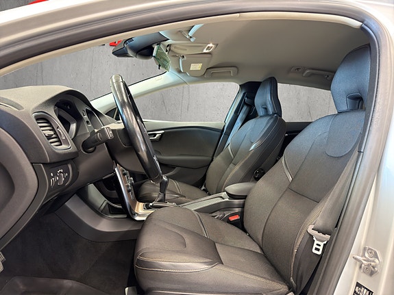 Volvo V40 Cross Country 9 of 17