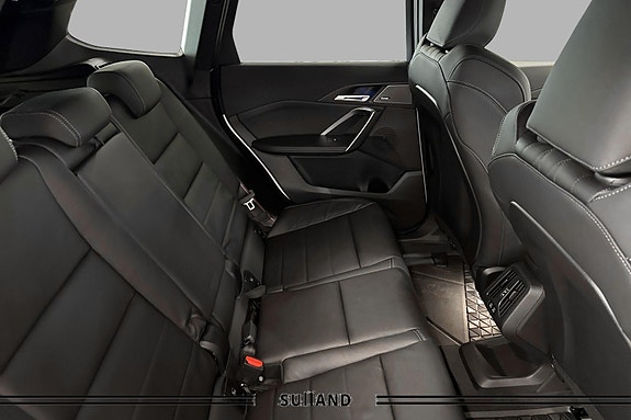 BMW iX1 17 of 30