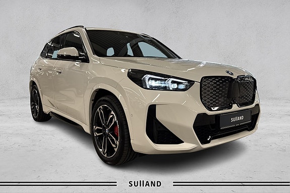 BMW iX1 7 of 30