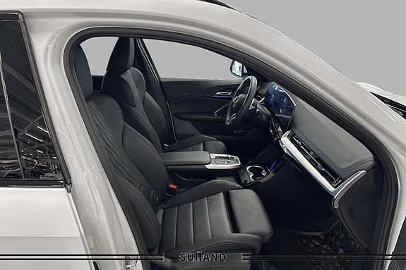 BMW iX1 15 of 30