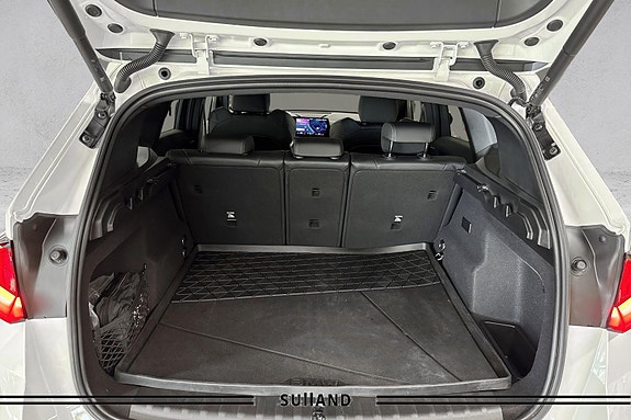 BMW iX1 18 of 30