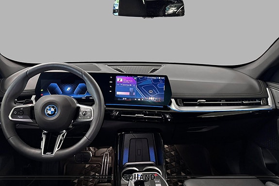 BMW iX1 10 of 30