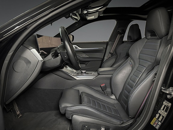 BMW i4 3 of 24