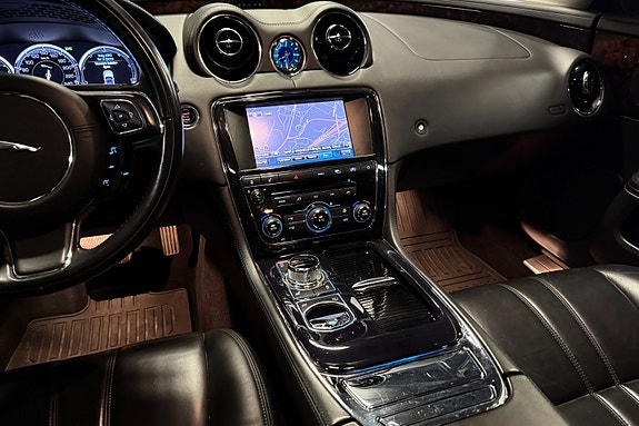 Jaguar XJ 18 of 23
