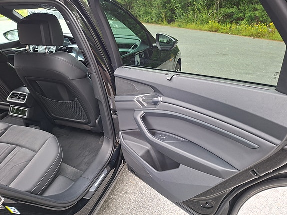 Audi e-tron 18 of 30