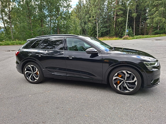 Audi e-tron 9 of 30