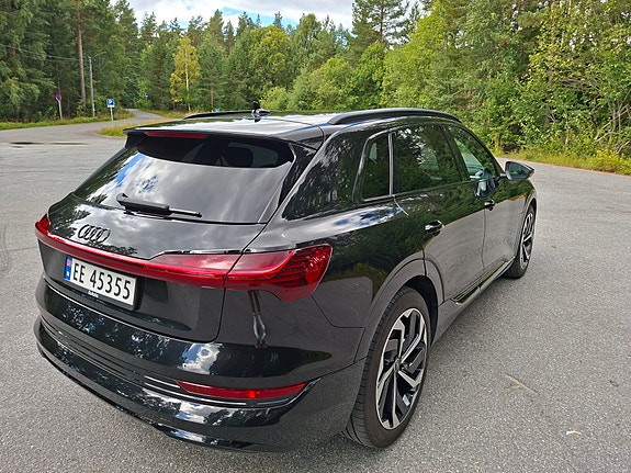 Audi e-tron 10 of 30