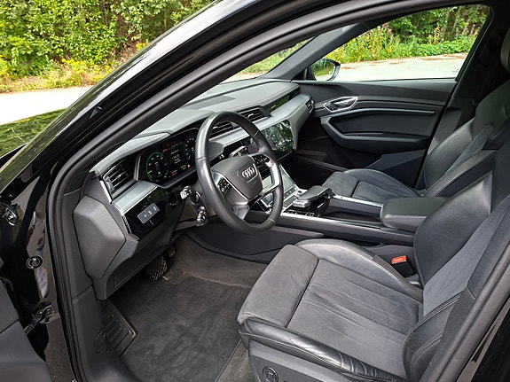 Audi e-tron 27 of 30