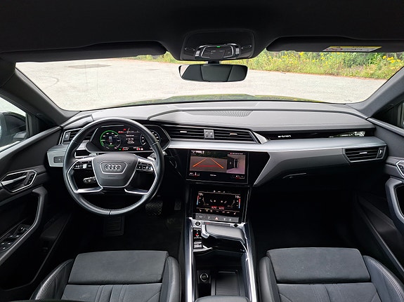 Audi e-tron 26 of 30