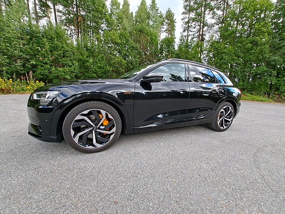 Audi e-tron 3 of 30