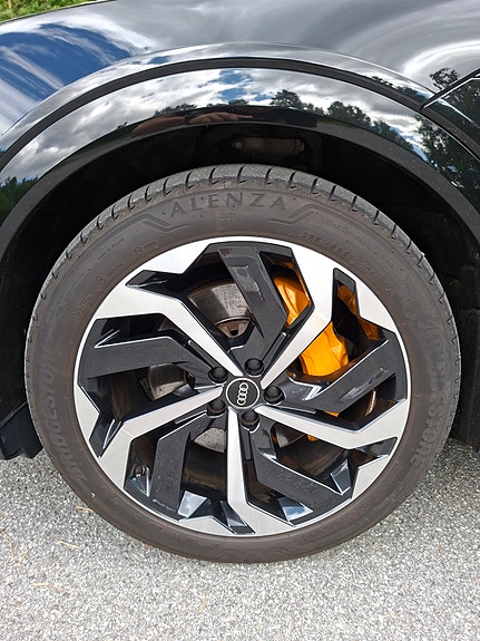 Audi e-tron 12 of 30