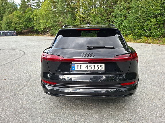Audi e-tron 11 of 30