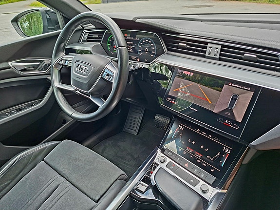 Audi e-tron 23 of 30