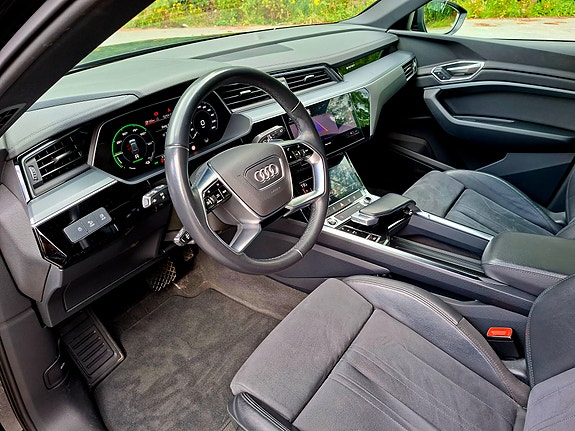 Audi e-tron 29 of 30