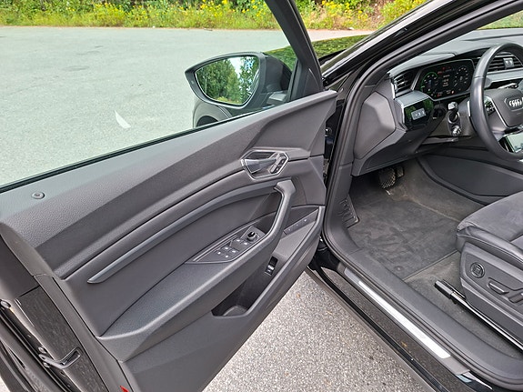 Audi e-tron 28 of 30