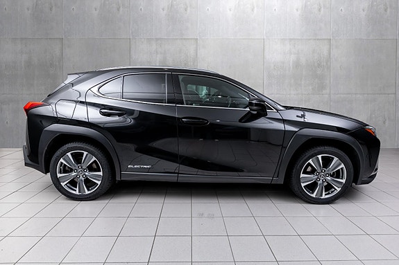 Lexus UX300e 6 of 29