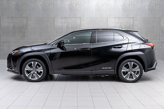 Lexus UX300e 2 of 29