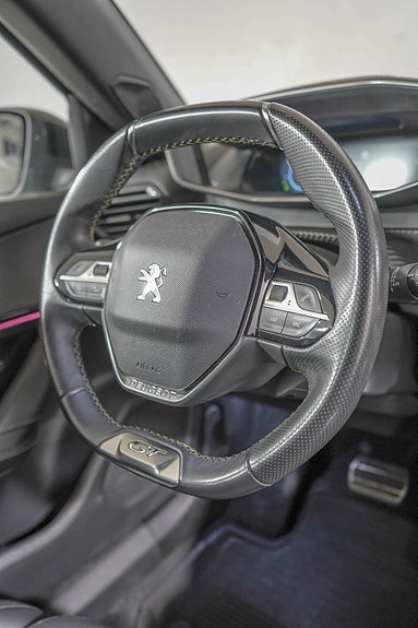 Peugeot e-2008 14 of 21