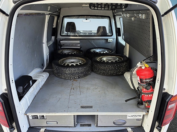 Volkswagen Caddy Maxi 11 of 30