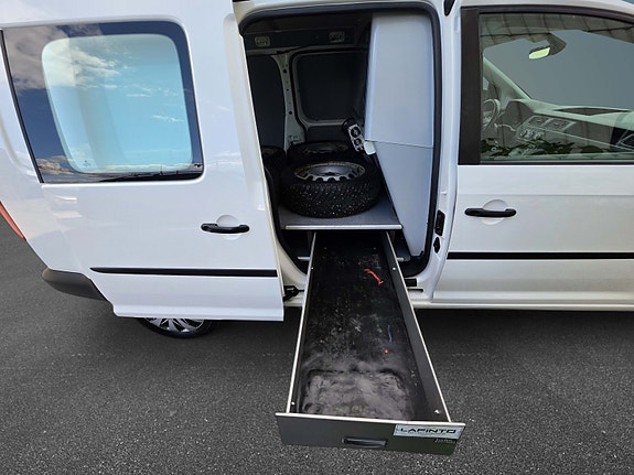 Volkswagen Caddy Maxi 10 of 30