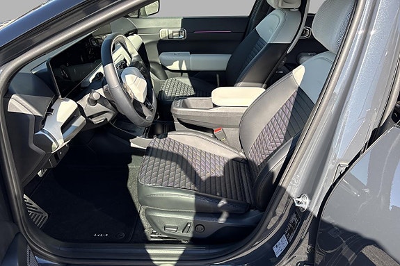 Kia EV4 5 of 14