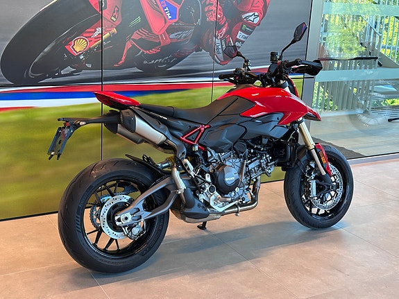 Ducati Hypermotard V2 - 2027-modell på lager! 3 of 15