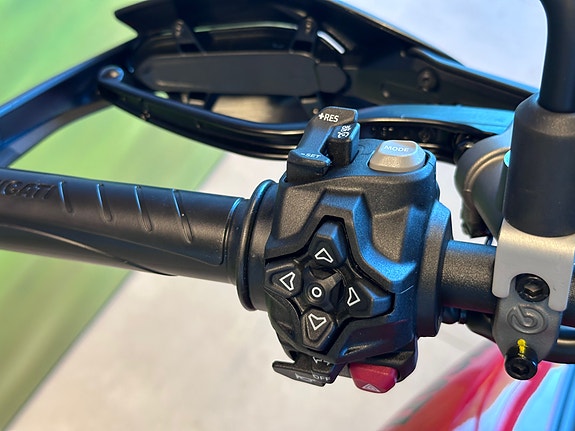 Ducati Hypermotard V2 - 2027-modell på lager! 10 of 15