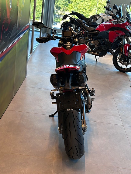Ducati Hypermotard V2 - 2027-modell på lager! 8 of 15