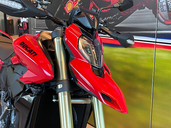 Ducati Hypermotard V2 - 2027-modell på lager! 7 of 15