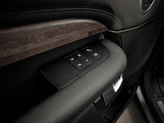 Land Rover Discovery 15 of 28