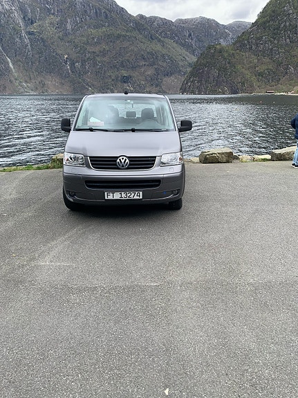 Volkswagen Multivan 2 of 27