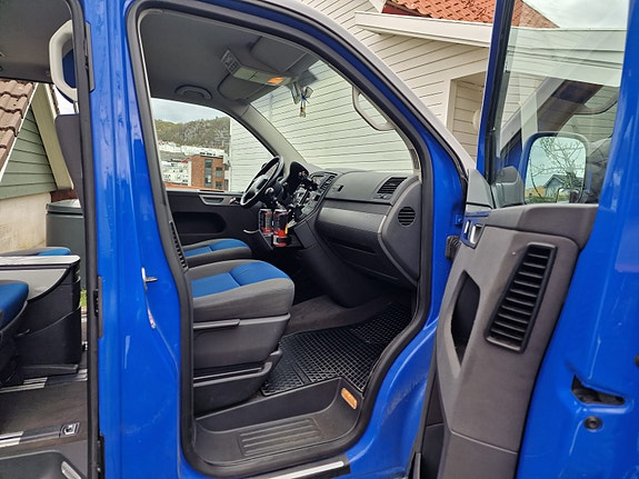Volkswagen Multivan 22 of 27