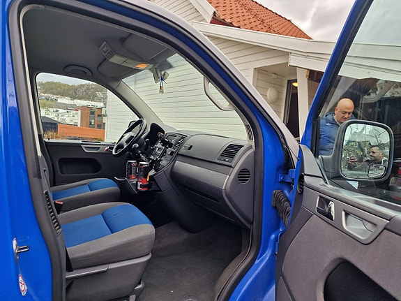 Volkswagen Multivan 13 of 27