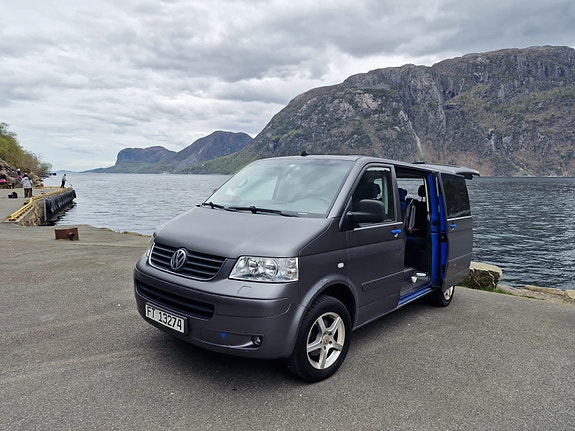Volkswagen Multivan 27 of 27