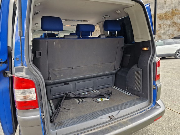 Volkswagen Multivan 21 of 27